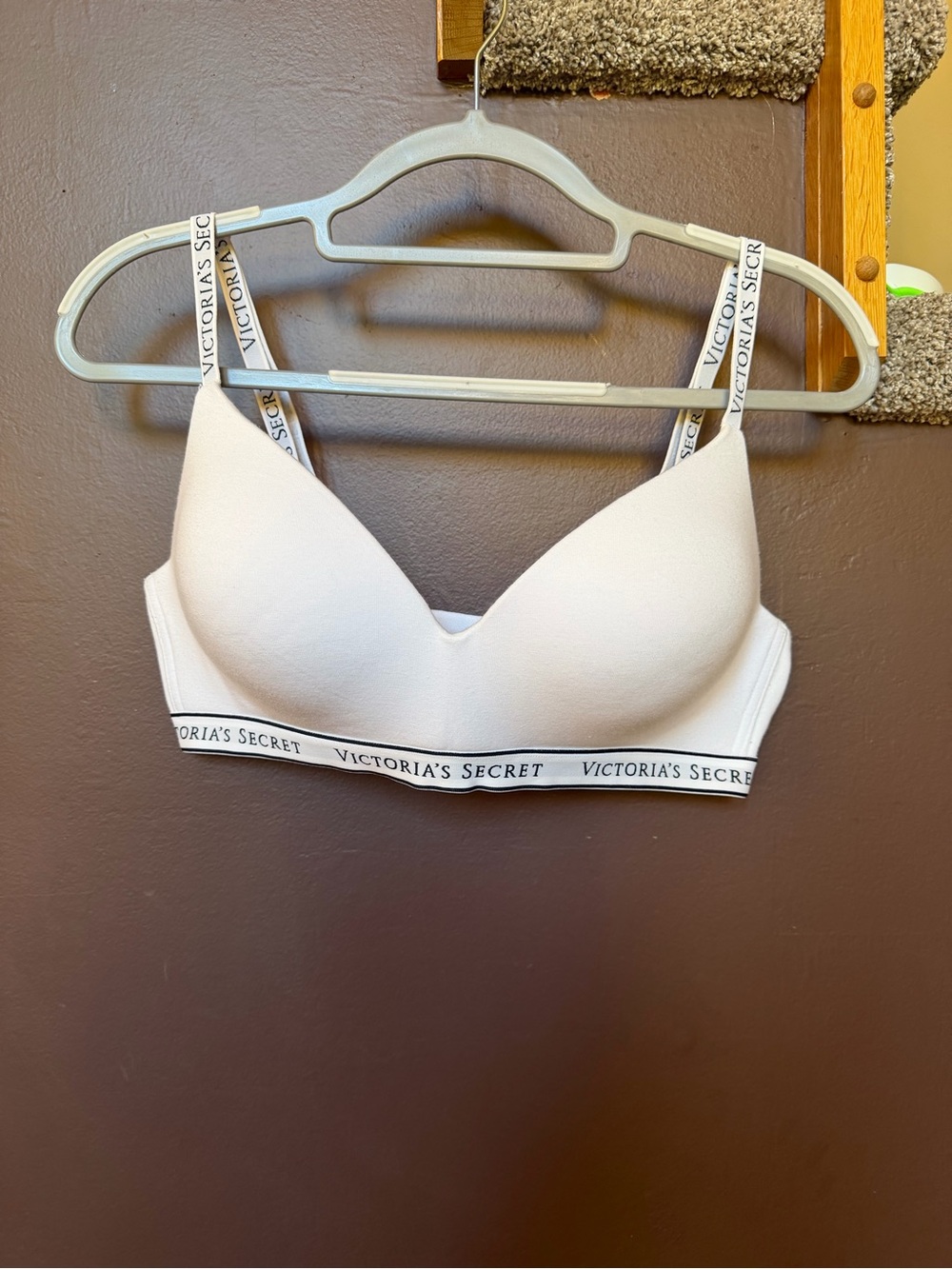 Victoria's Secret white  Wireless T-Shirt Bra